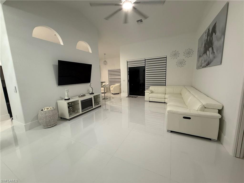 1726 Country Club BLVD