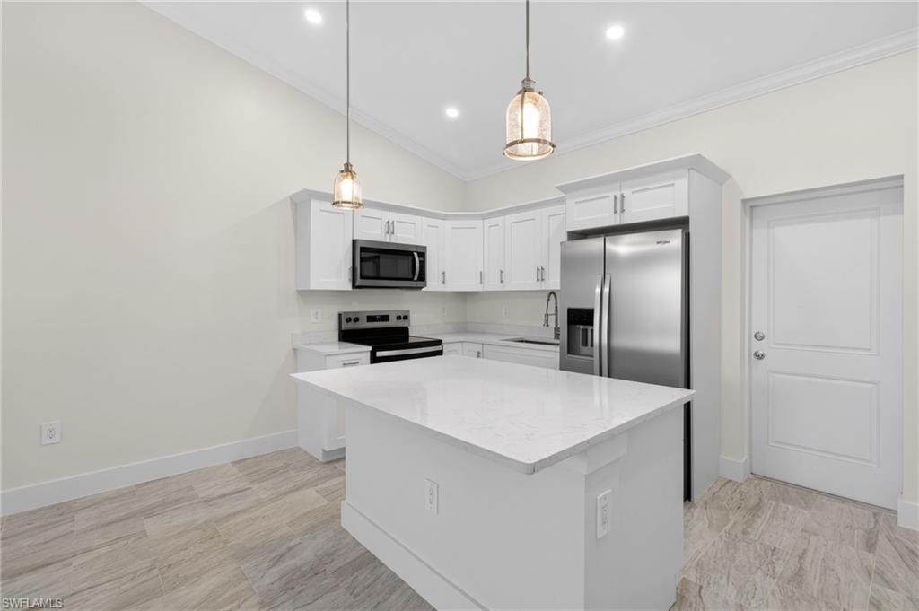 PINE MANOR - Residential