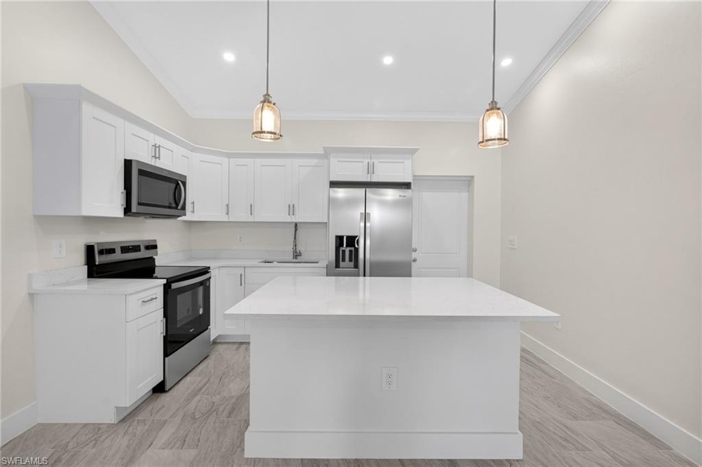 PINE MANOR - Residential