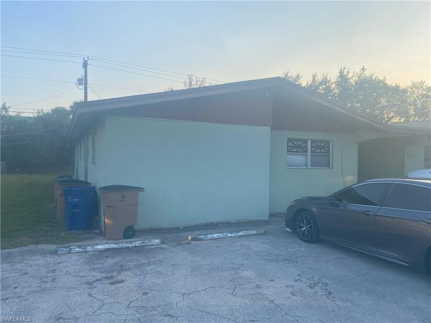2 bed, 1 bath quadruplex in Fort Myers Shores. The layout is functional, with a cozy living area, full kitchen setup. Located in a four-unit building, Close to everything that makes Fort Myers awesome—shopping, dining, riverfront views. Utilities: Water included!!