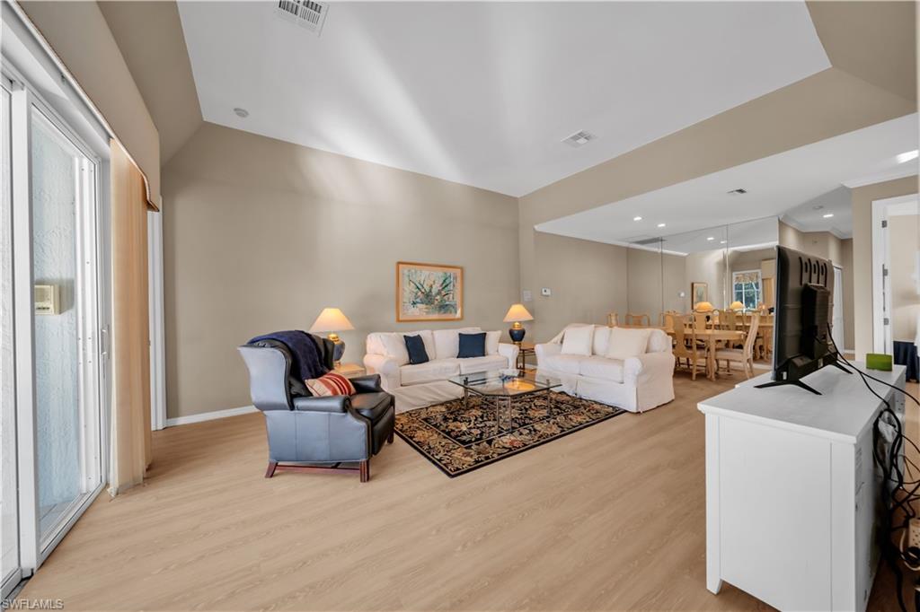 8601 Fairway Bend DR
