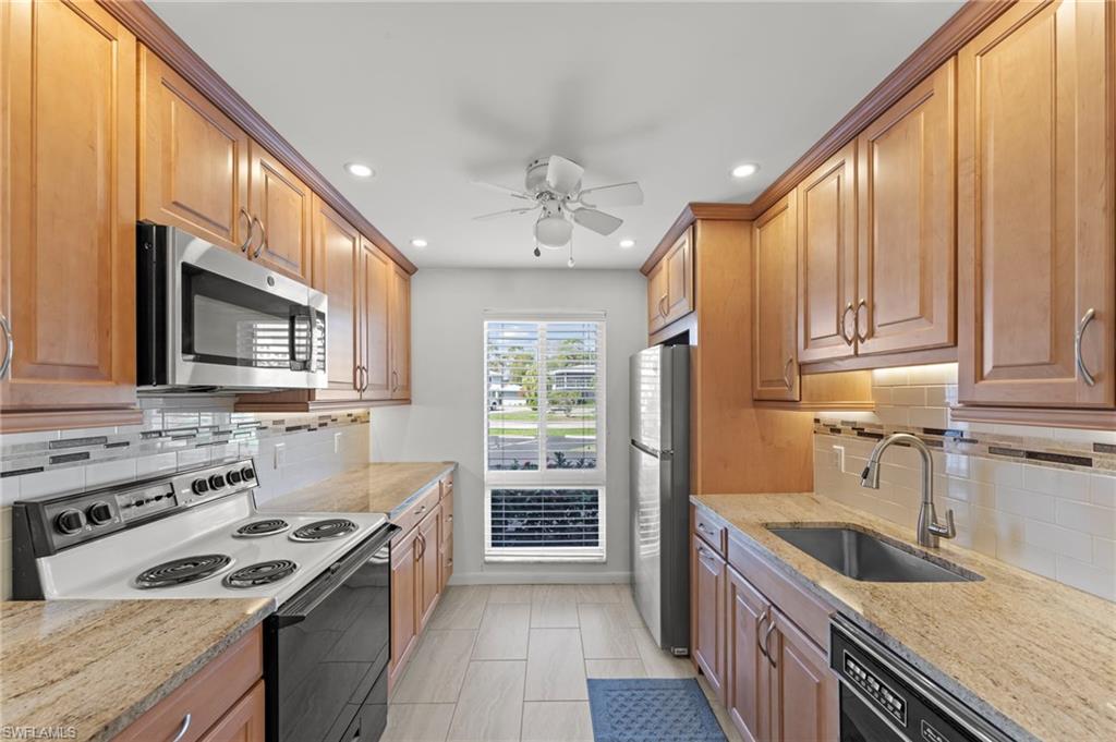 GLADES COUNTRY CLUB - Residential