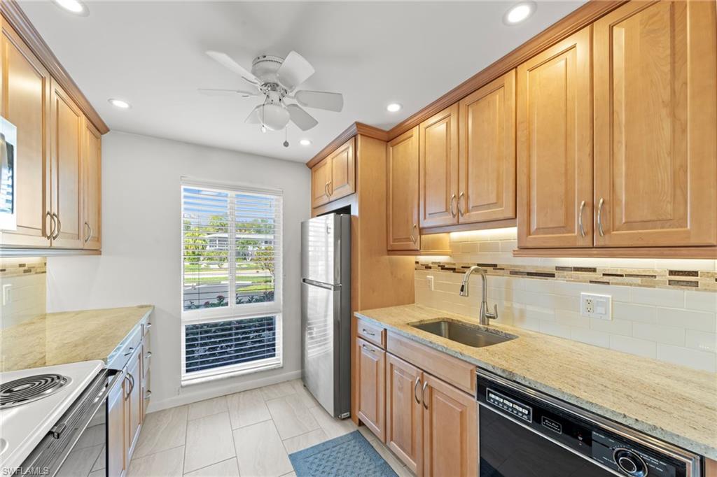 GLADES COUNTRY CLUB - Residential