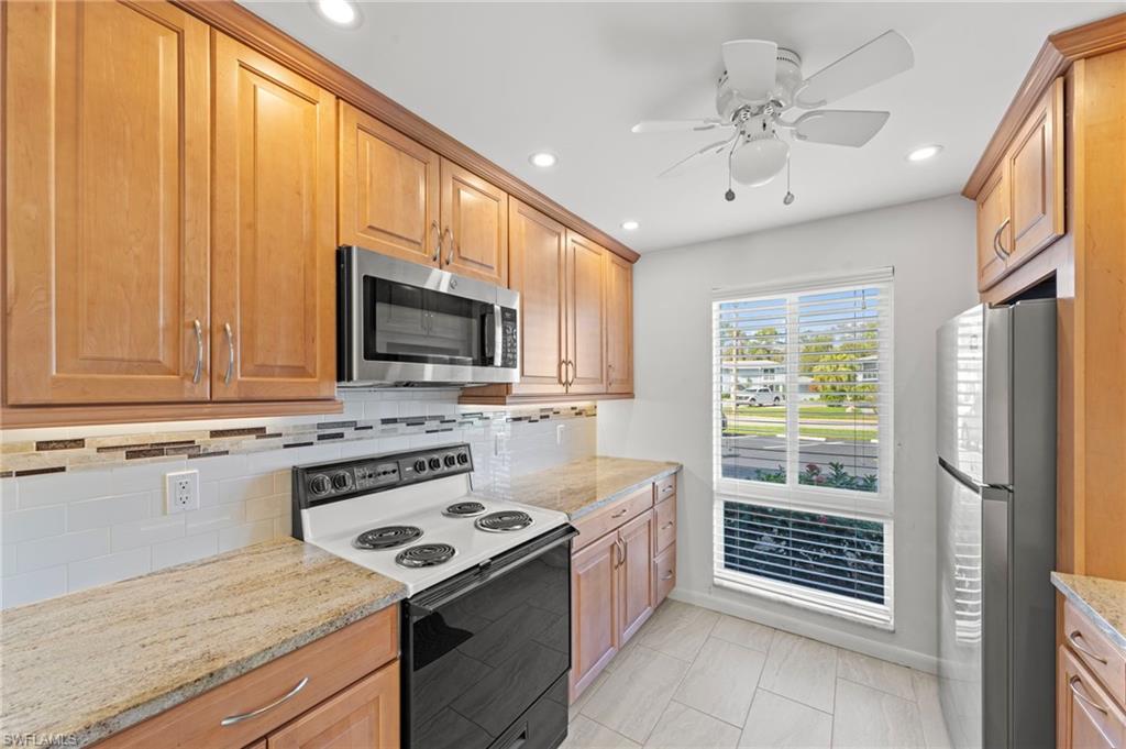 GLADES COUNTRY CLUB - Residential