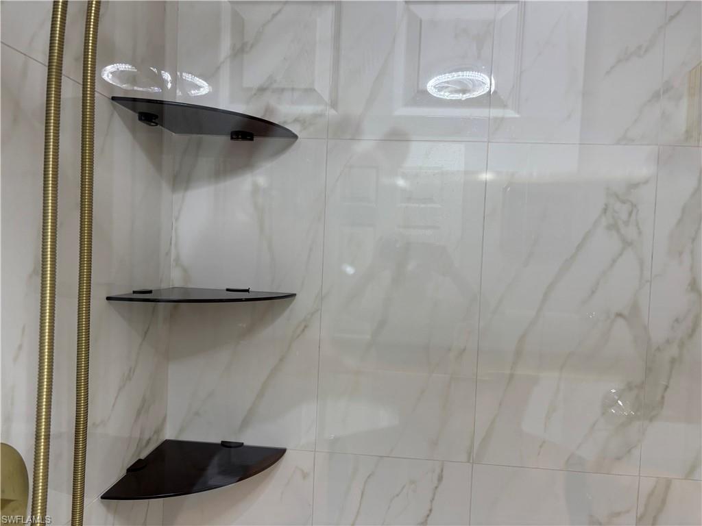 OAKES ESTATES - Residential Lease