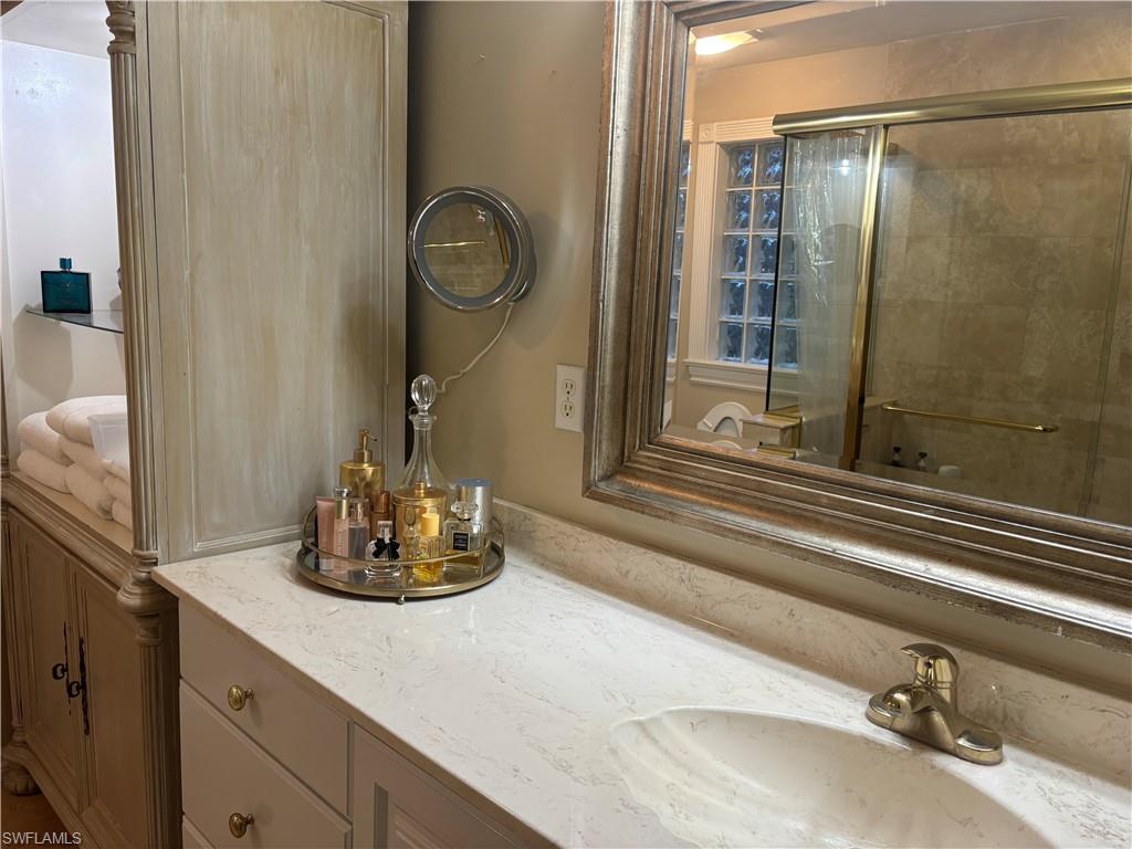 OAKES ESTATES - Residential Lease