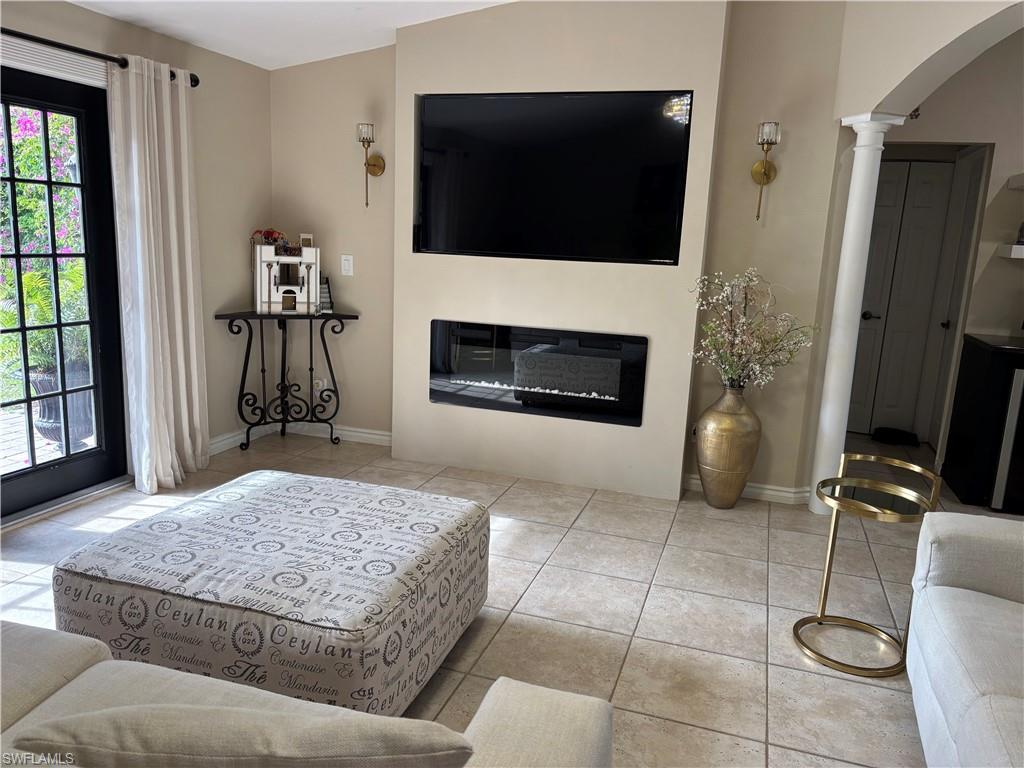 OAKES ESTATES - Residential Lease