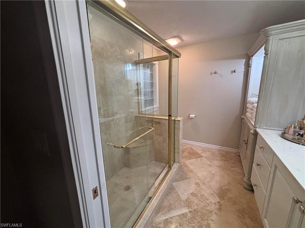 OAKES ESTATES - Residential Lease