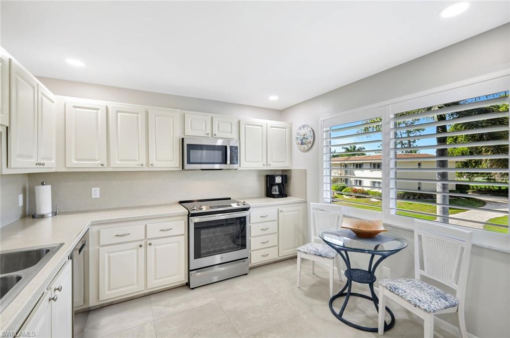 GLADES COUNTRY CLUB - Residential