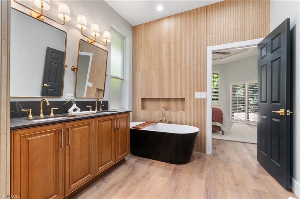 WILSHIRE LAKES - Residential