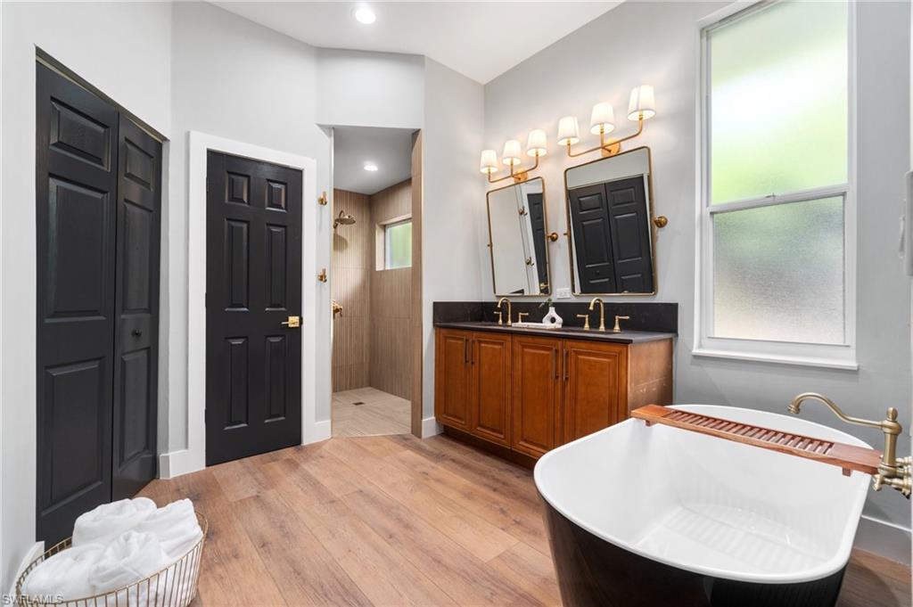 WILSHIRE LAKES - Residential