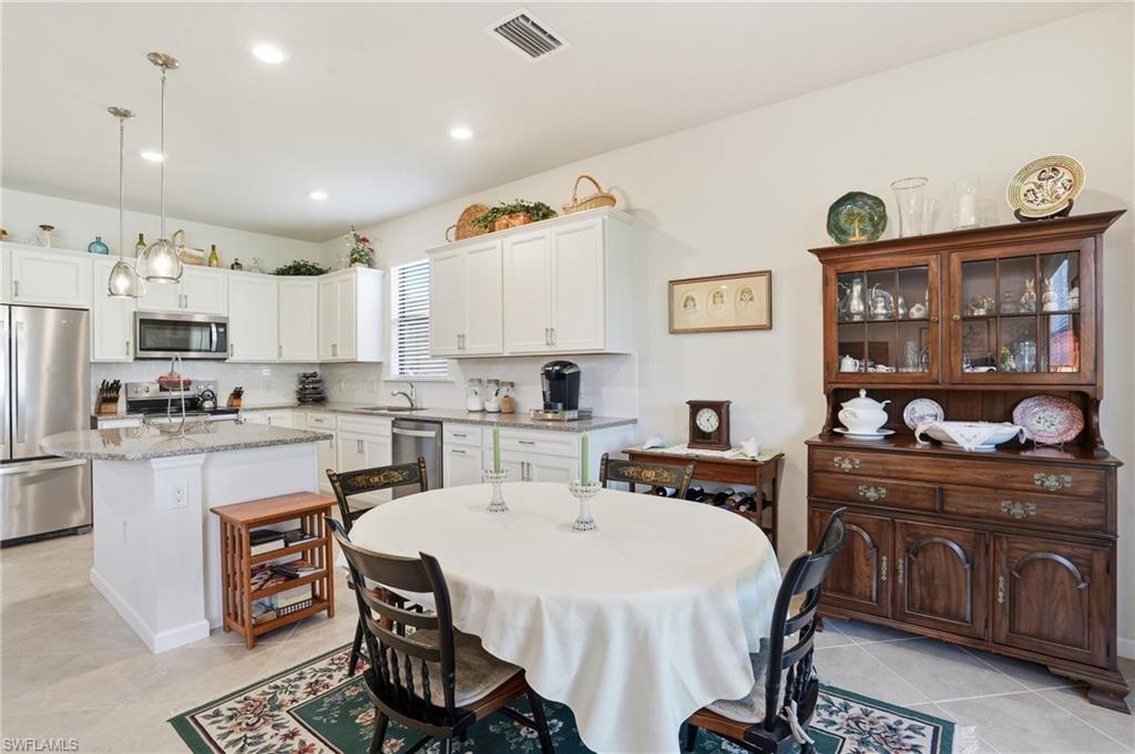 HAMPTON LAKES - Residential