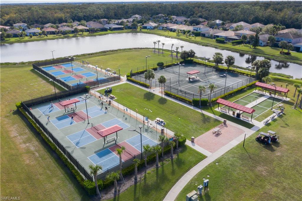 HAMPTON LAKES - Residential