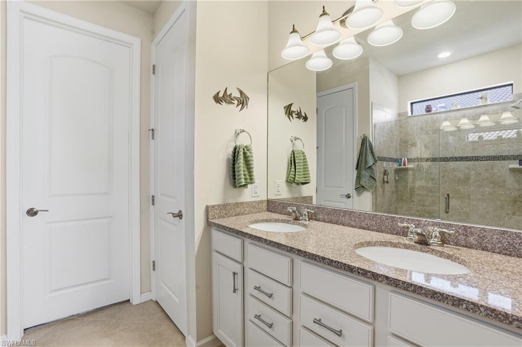 HAMPTON LAKES - Residential