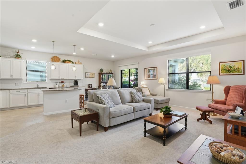 HAMPTON LAKES - Residential