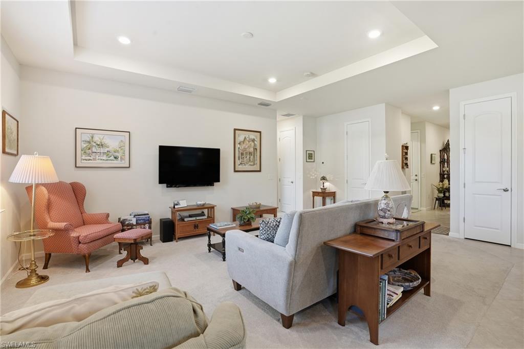 HAMPTON LAKES - Residential