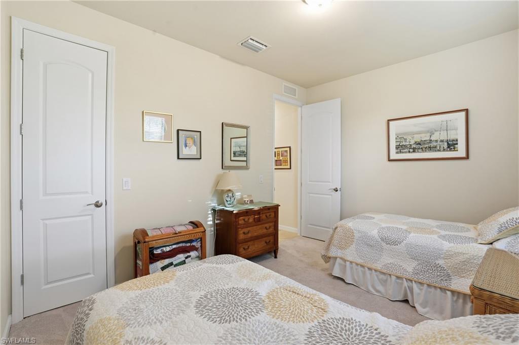 HAMPTON LAKES - Residential