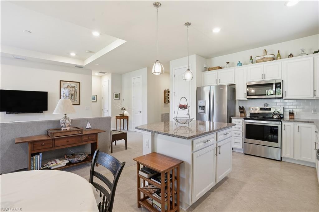 HAMPTON LAKES - Residential