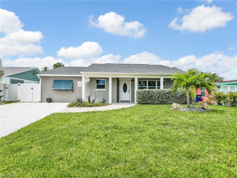 Photo of 195 Hibiscus DR, FORT MYERS BEACH, FL 33931 (MLS # 226023079)