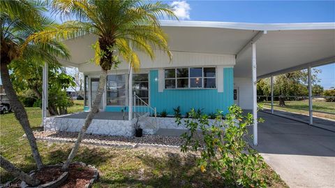Manufactured Home in NORTH FORT MYERS FL 3204 Pluto CIR.jpg