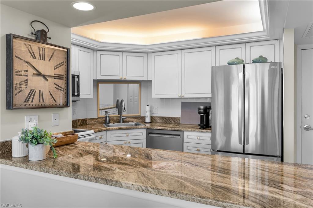 VANDERBILT TOWERS - Residential