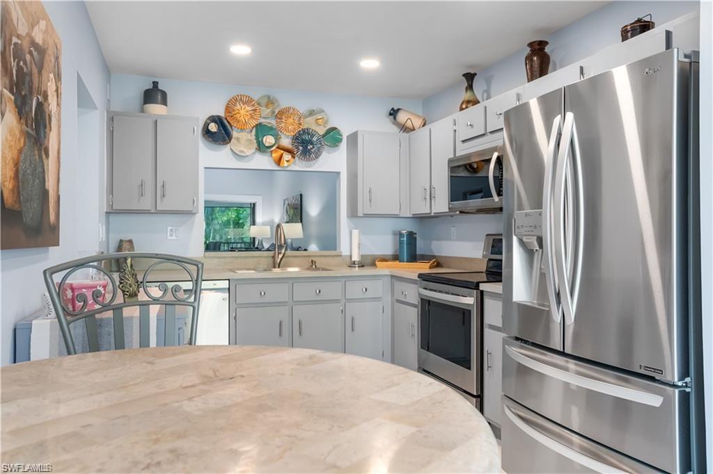 HAMPTONS AT KINGS LAKE - Residential