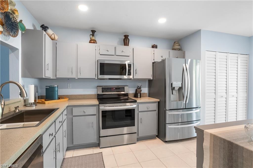 HAMPTONS AT KINGS LAKE - Residential