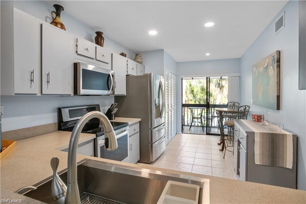 HAMPTONS AT KINGS LAKE - Residential