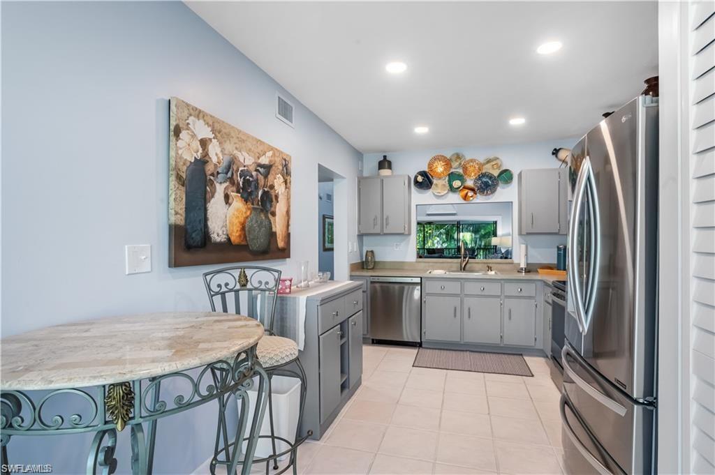 HAMPTONS AT KINGS LAKE - Residential