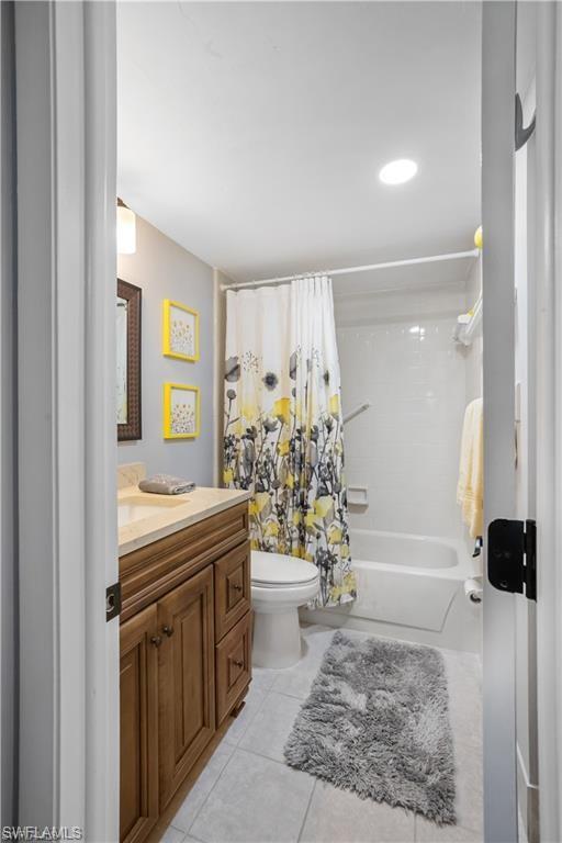 HAMPTONS AT KINGS LAKE - Residential