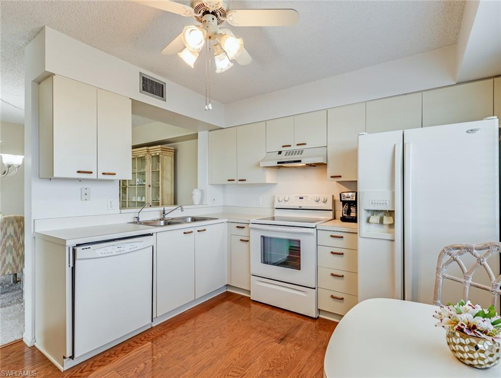 SEVEN LAKES - Residential