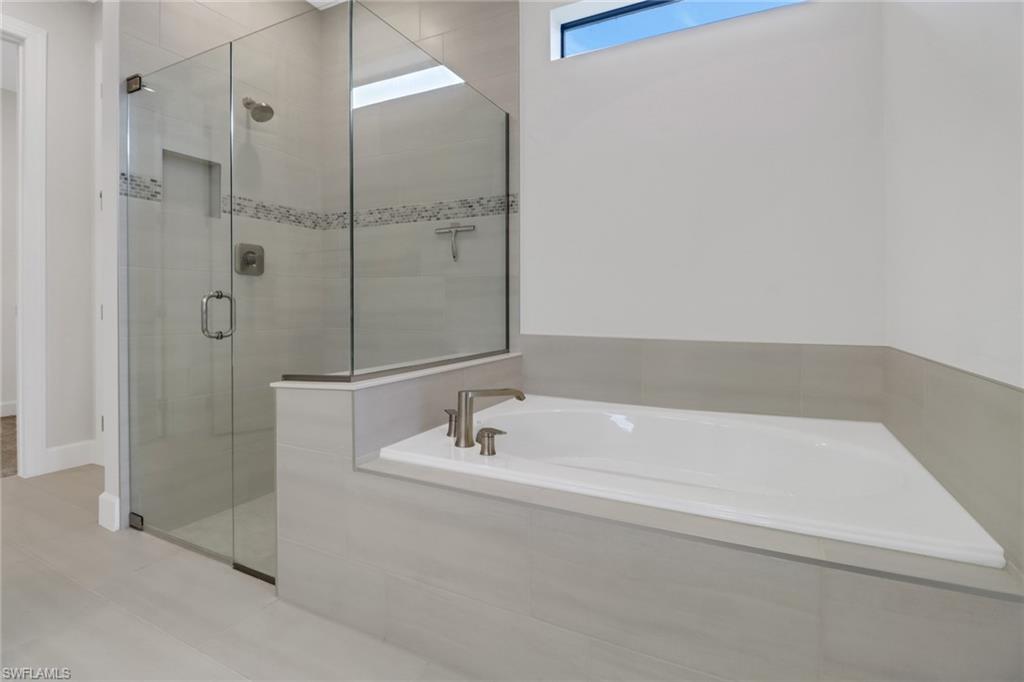 HAMPTON LAKES - Residential Lease