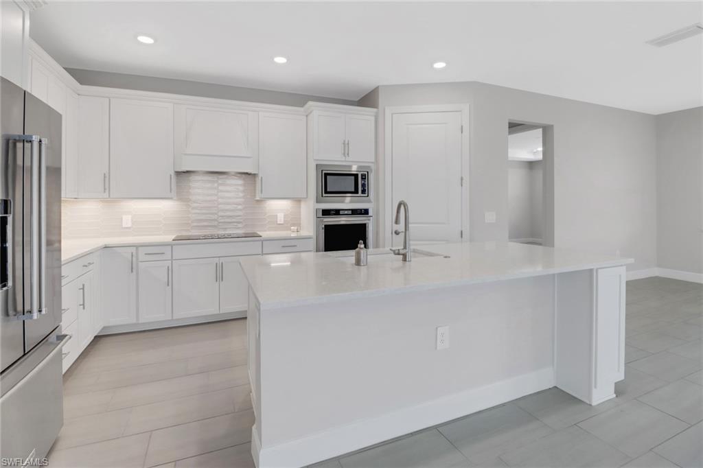 HAMPTON LAKES - Residential Lease