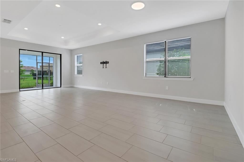 HAMPTON LAKES - Residential Lease