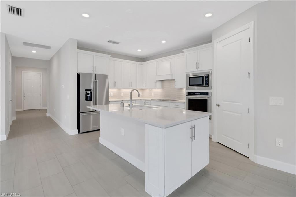 HAMPTON LAKES - Residential Lease