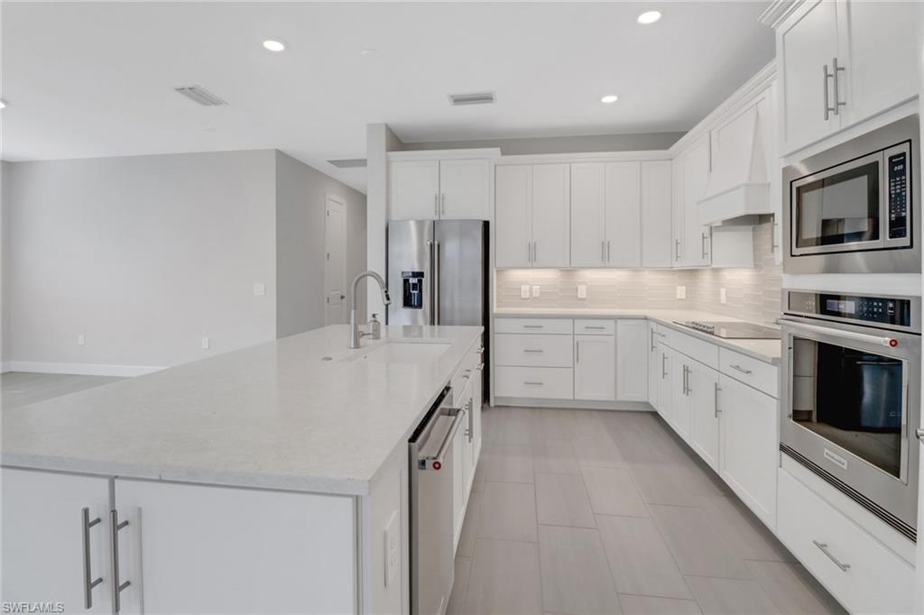 HAMPTON LAKES - Residential Lease