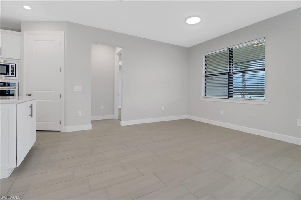 HAMPTON LAKES - Residential Lease