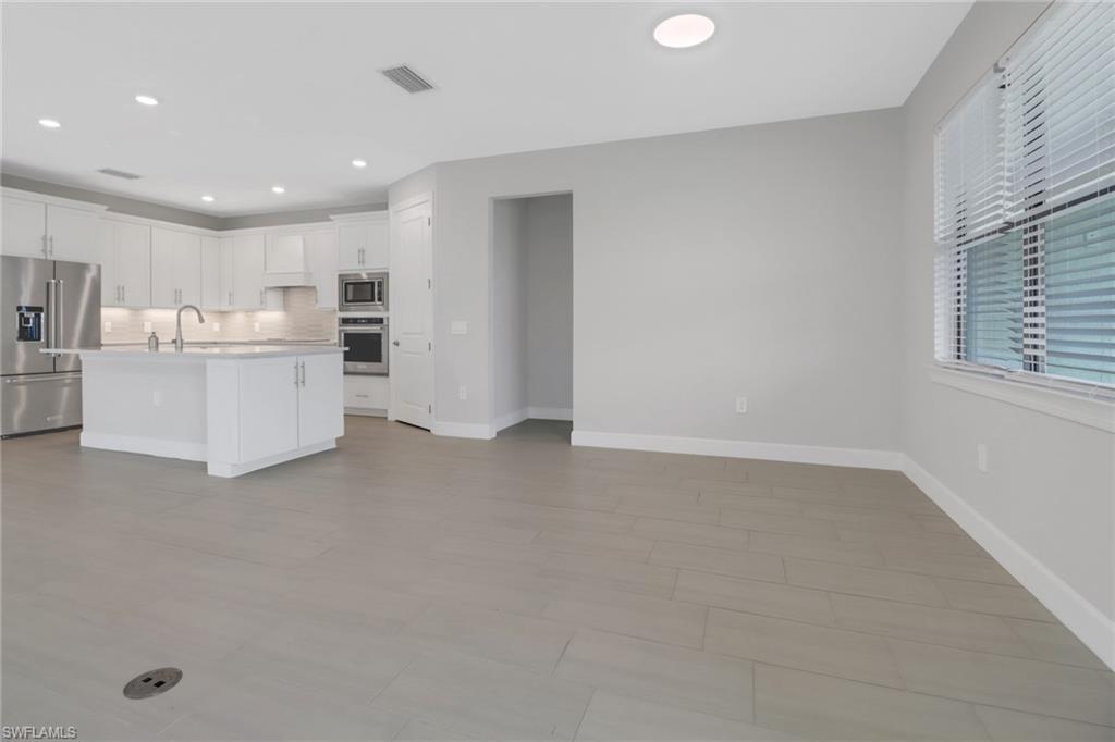 HAMPTON LAKES - Residential Lease