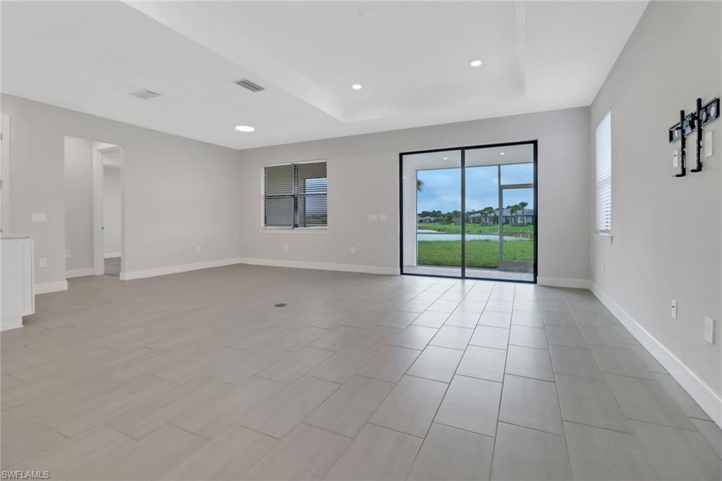 HAMPTON LAKES - Residential Lease