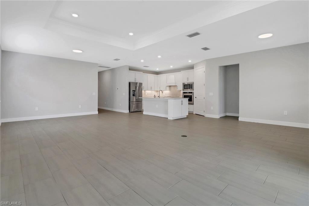 HAMPTON LAKES - Residential Lease