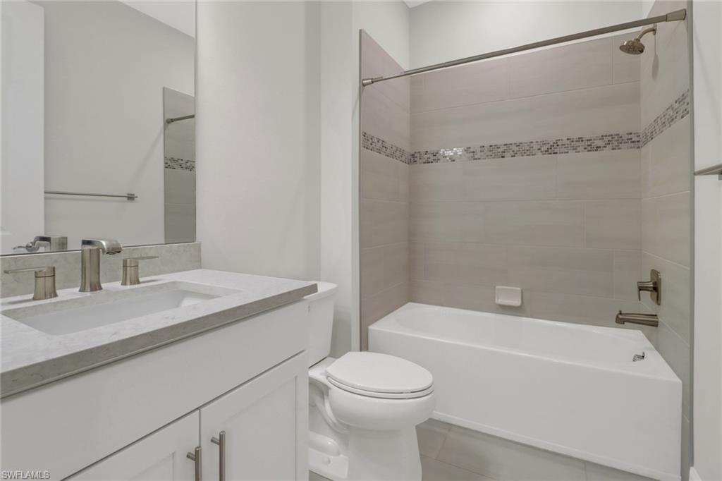 HAMPTON LAKES - Residential Lease