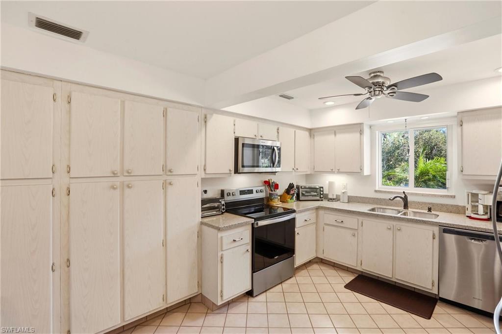 MONTEGO MANOR - Residential