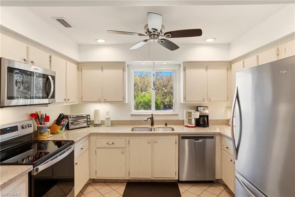 MONTEGO MANOR - Residential