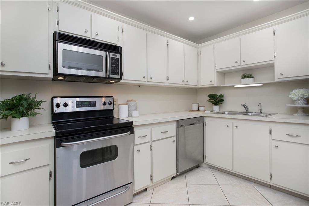 GLADES COUNTRY CLUB - Residential