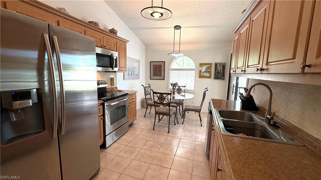 ISLES OF CALOOSA YACHT + RACQUET CLUB - Residential