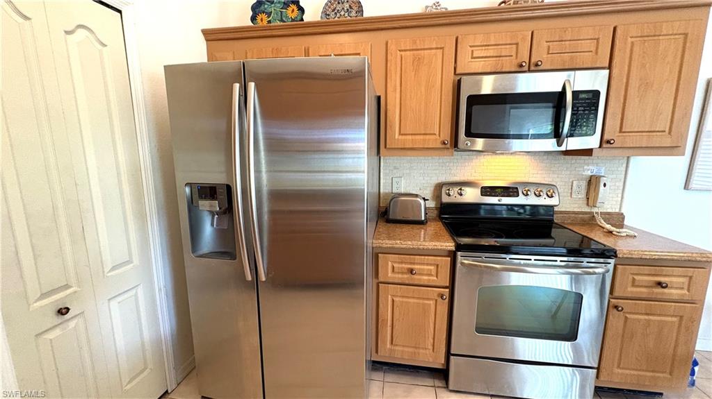 ISLES OF CALOOSA YACHT + RACQUET CLUB - Residential