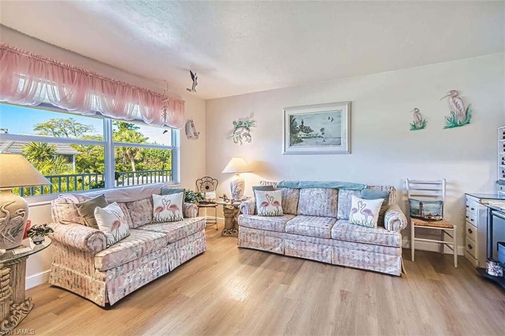 CAPTAINS WALK - Residential