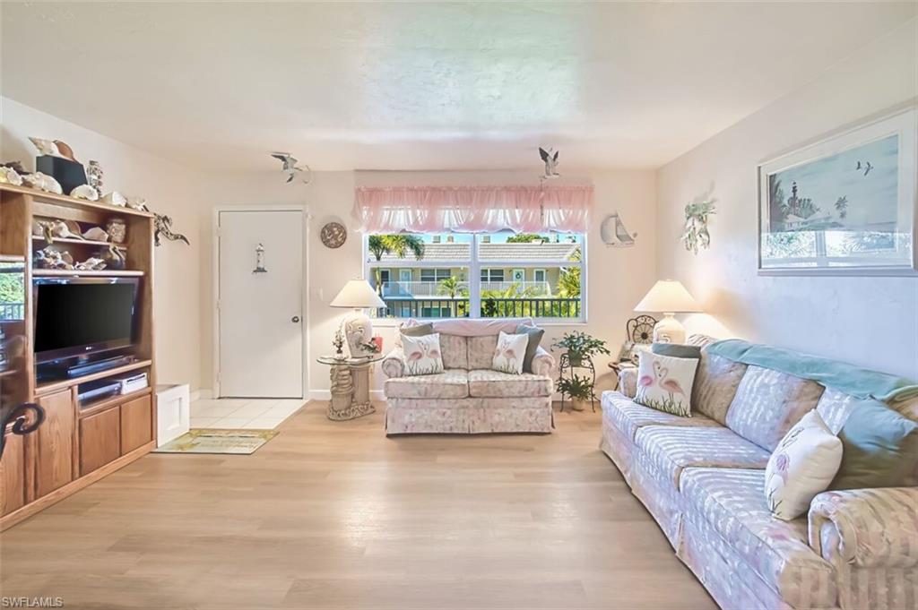 CAPTAINS WALK - Residential