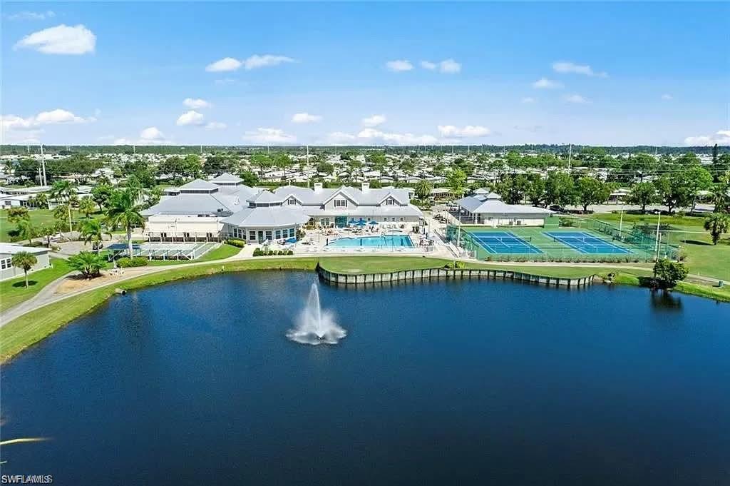 SIX LAKES COUNTRY CLUB - Residential