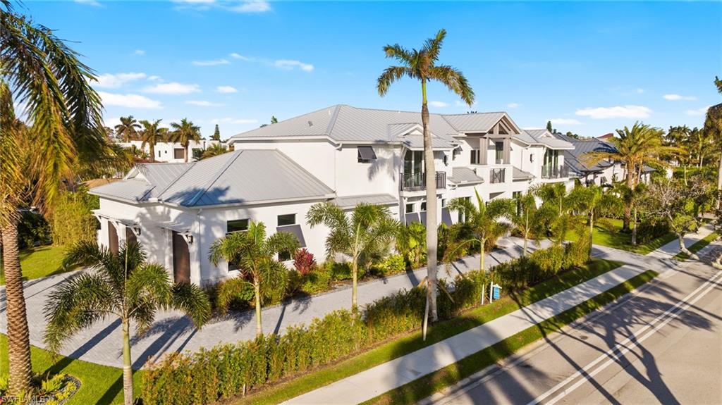 MOORINGS - Residential